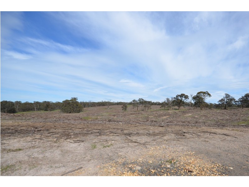 “Carland” 72A McMillans Lane, Beaufort VIC 3373