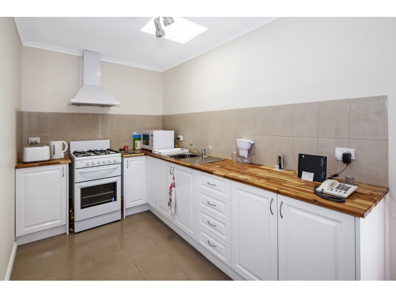 2/61 Grandview Grv, Wendouree VIC 3355