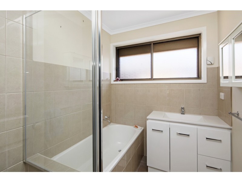 2/61 Grandview Grv, Wendouree VIC 3355