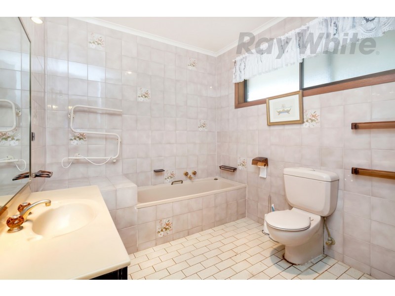 1A Winter Street, Gordon VIC 3345