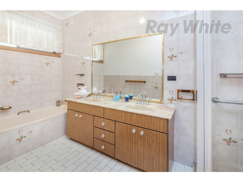 1A Winter Street, Gordon VIC 3345