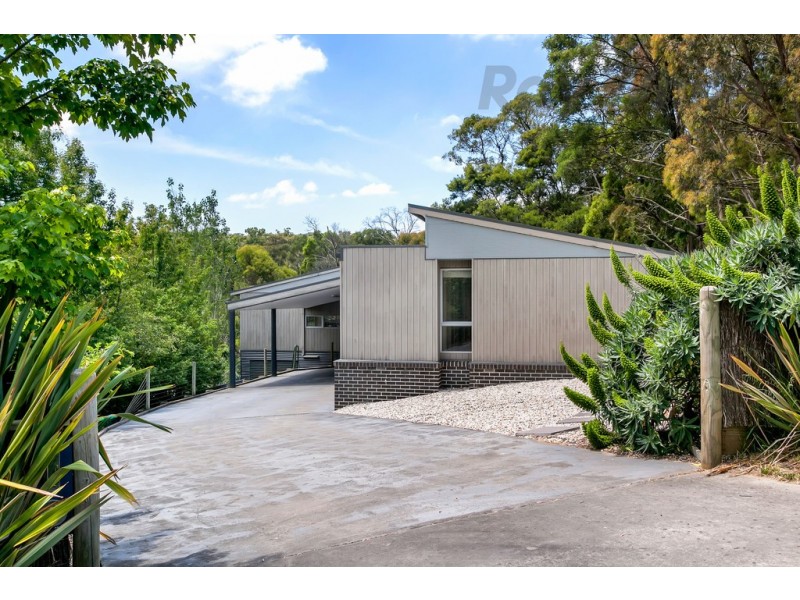 126 Moss Avenue, Mount Helen VIC 3350