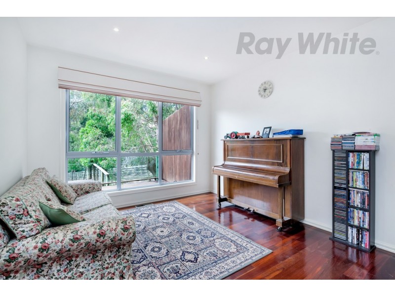 126 Moss Avenue, Mount Helen VIC 3350