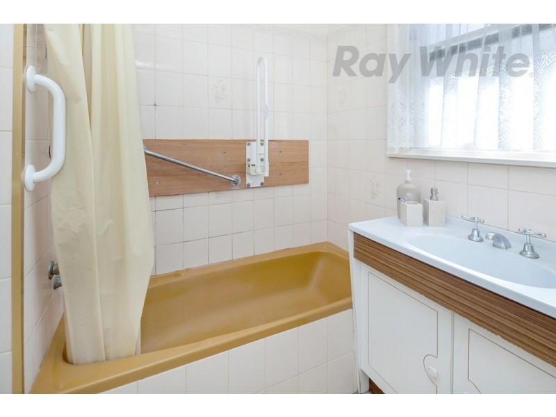 4 Callow Street, Golden Point VIC 3350