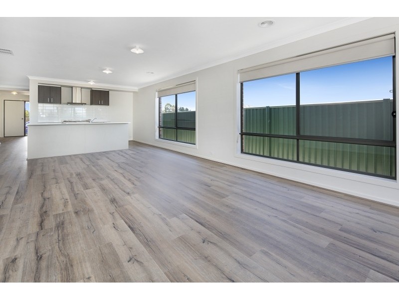 21 Cinnamon Drive, Lake Gardens VIC 3355