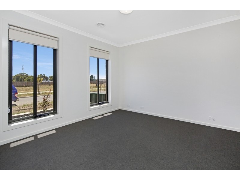 21 Cinnamon Drive, Lake Gardens VIC 3355