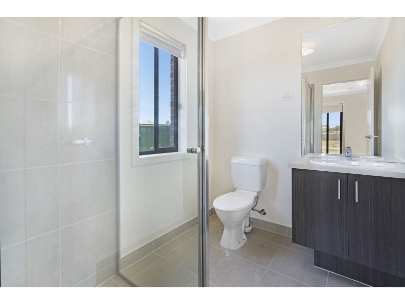 21 Cinnamon Drive, Lake Gardens VIC 3355