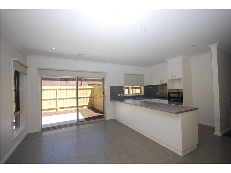 1-4/24 Olympic Avenue, Mount Clear VIC 3350