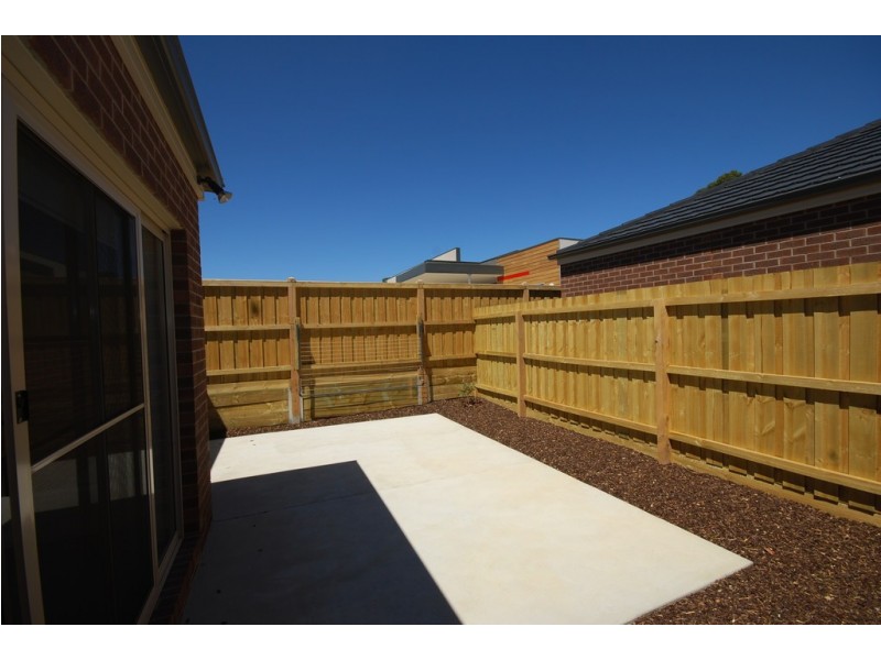 1-4/24 Olympic Avenue, Mount Clear VIC 3350