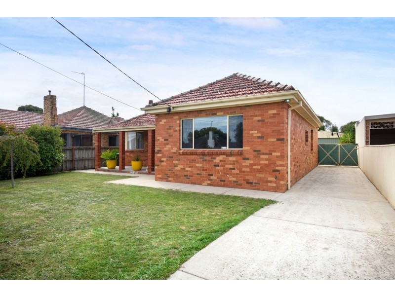 8 Brinkley Avenue, Wendouree VIC 3355