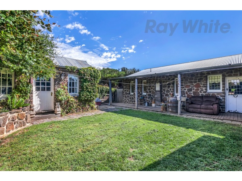 1-3 Stanbury Avenue, Canadian VIC 3350