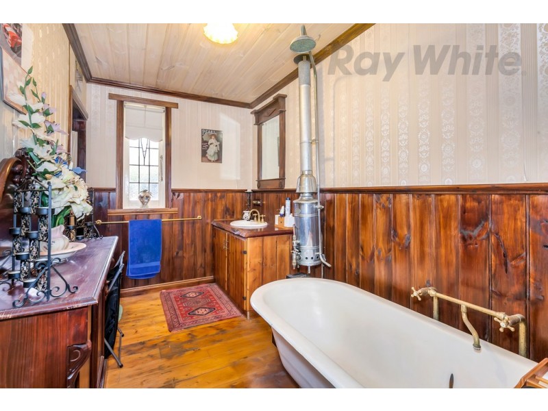 1-3 Stanbury Avenue, Canadian VIC 3350