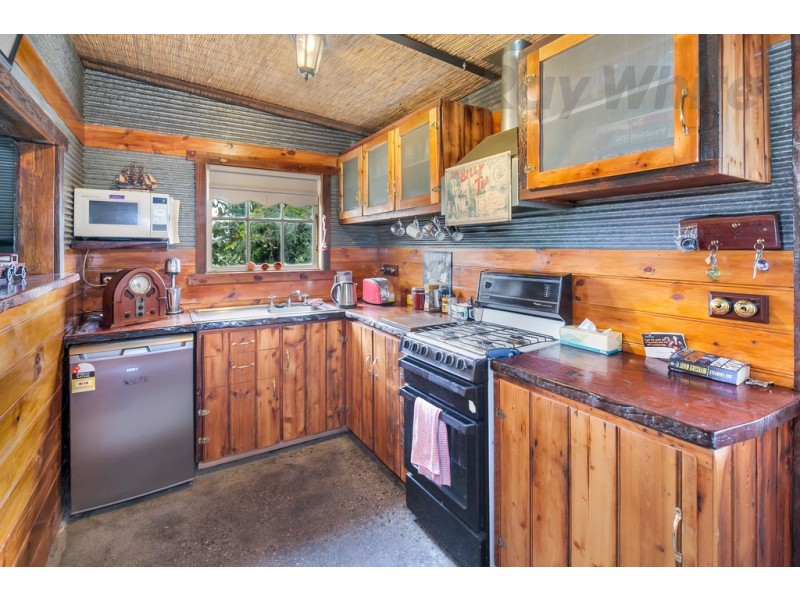 1-3 Stanbury Avenue, Canadian VIC 3350