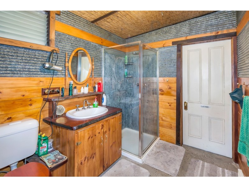 1-3 Stanbury Avenue, Canadian VIC 3350