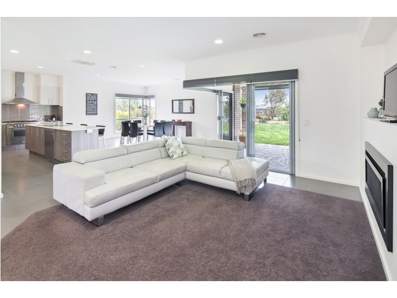 73 Ibis Gardens Court, Cardigan VIC 3352