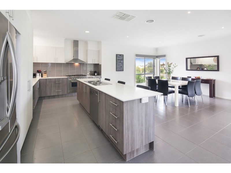 73 Ibis Gardens Court, Cardigan VIC 3352