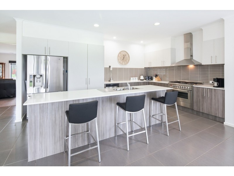 73 Ibis Gardens Court, Cardigan VIC 3352