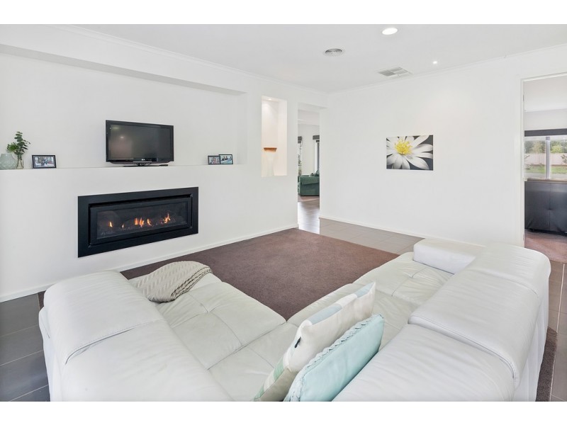 73 Ibis Gardens Court, Cardigan VIC 3352