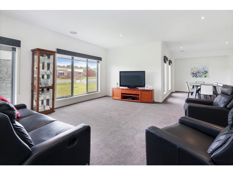 73 Ibis Gardens Court, Cardigan VIC 3352