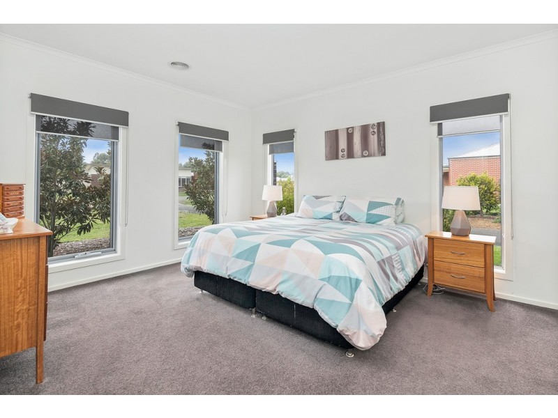 73 Ibis Gardens Court, Cardigan VIC 3352