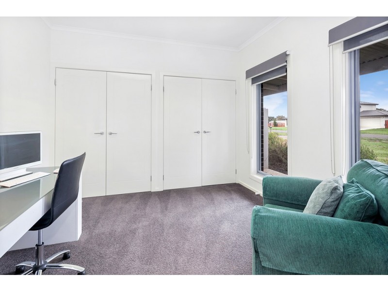 73 Ibis Gardens Court, Cardigan VIC 3352