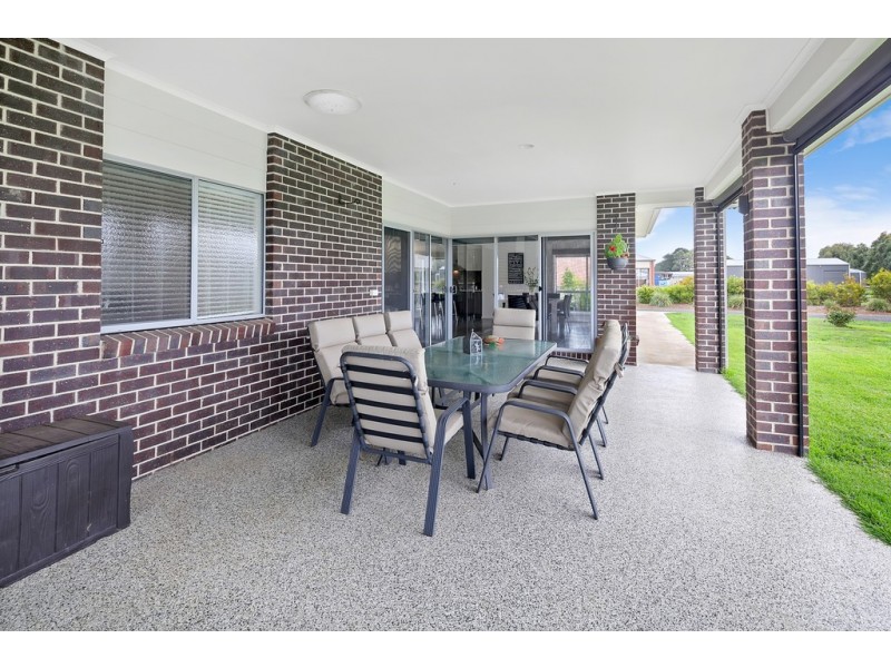 73 Ibis Gardens Court, Cardigan VIC 3352