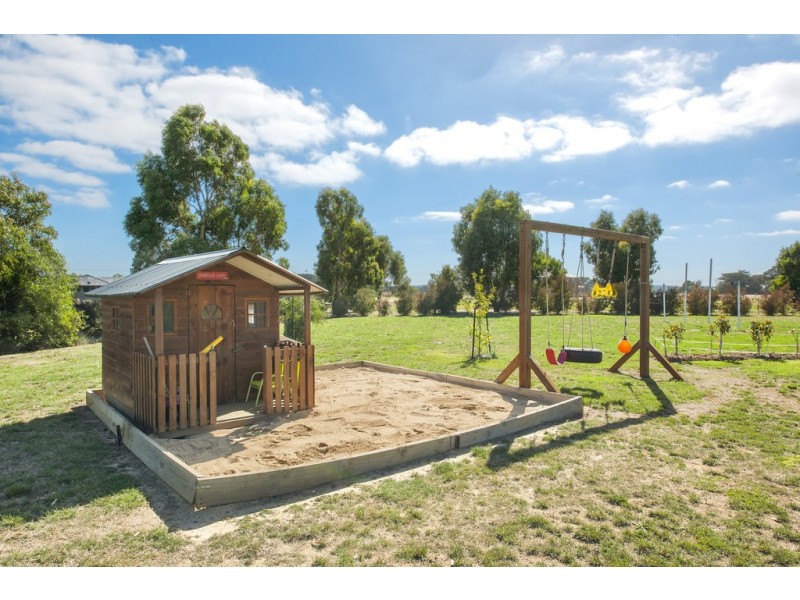 73 Ibis Gardens Court, Cardigan VIC 3352