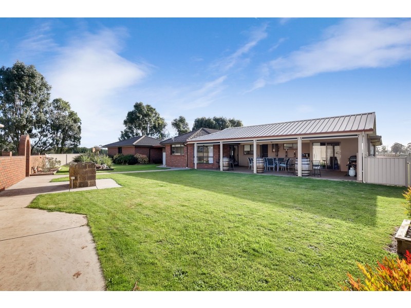 190 Black Swamp Road, Bungaree VIC 3352