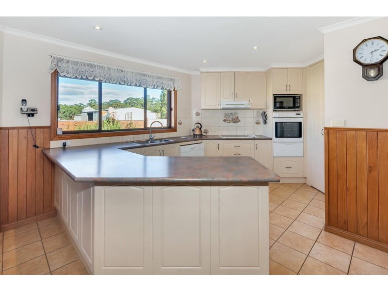 190 Black Swamp Road, Bungaree VIC 3352