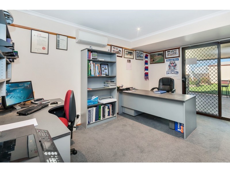 190 Black Swamp Road, Bungaree VIC 3352