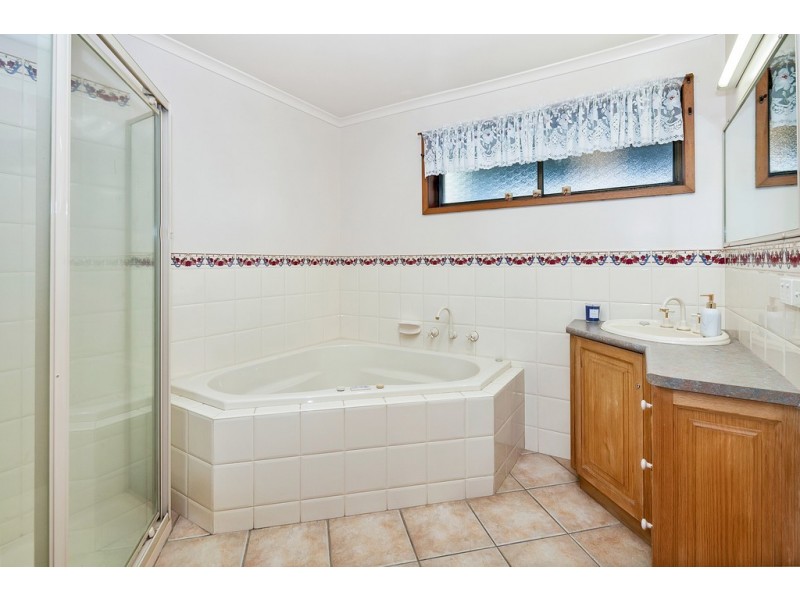 190 Black Swamp Road, Bungaree VIC 3352