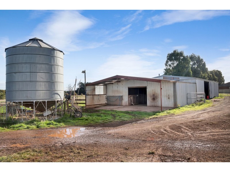 190 Black Swamp Road, Bungaree VIC 3352