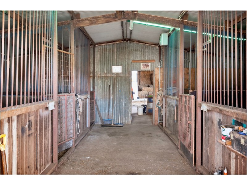 190 Black Swamp Road, Bungaree VIC 3352