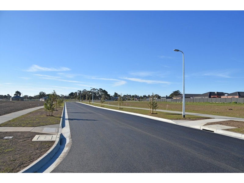19 (Lot 106) Continuance Way, Delacombe VIC 3356