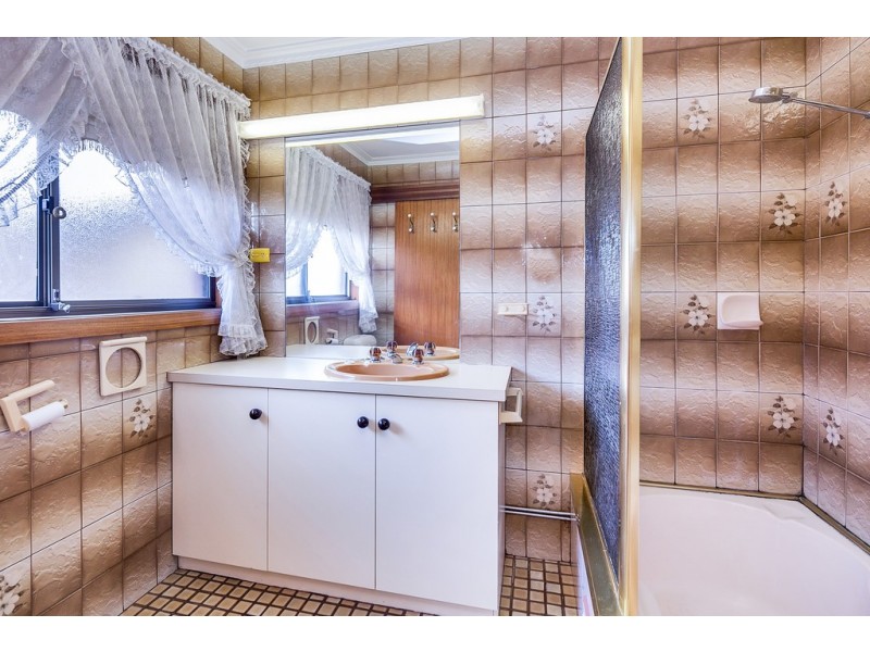 66 Langstaffe Drive, Wendouree VIC 3355