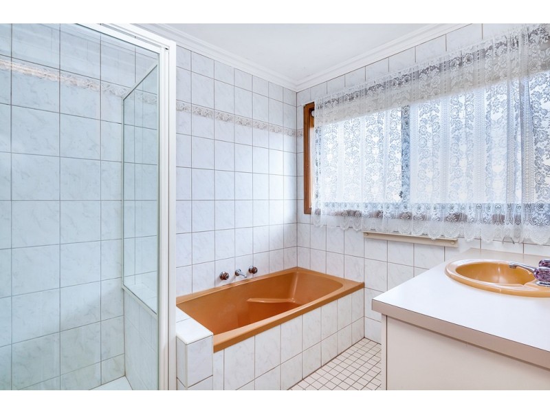 66 Langstaffe Drive, Wendouree VIC 3355