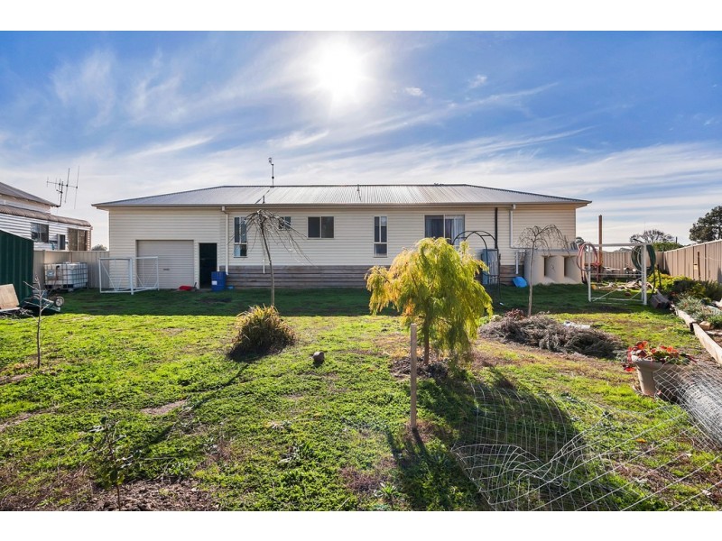 5 Queen St, Carisbrook VIC 3464