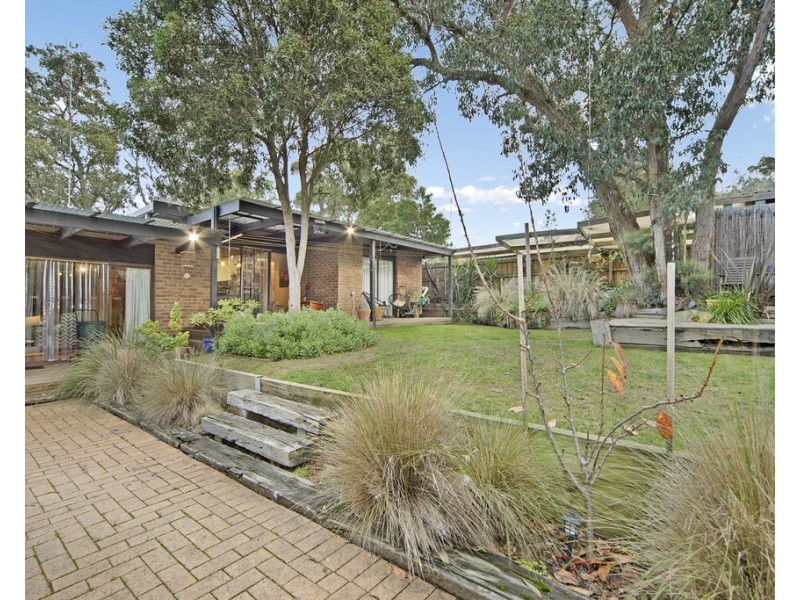 10 Hale Avenue, Mount Clear VIC 3350