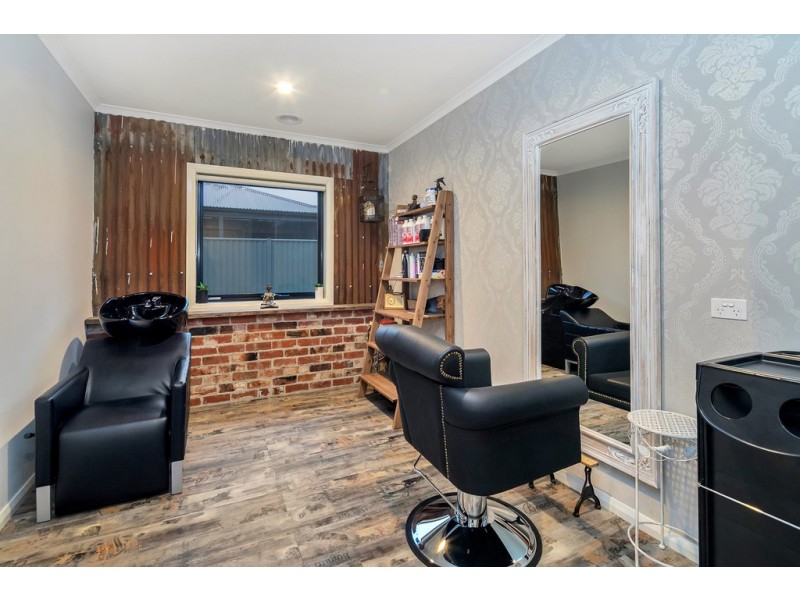 24 Greenhaven Court, Mount Clear VIC 3350