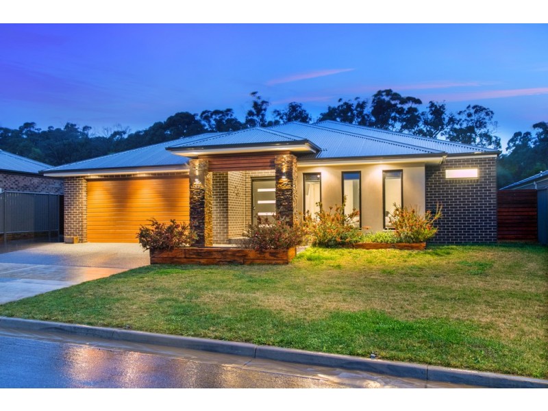 24 Greenhaven Court, Mount Clear VIC 3350
