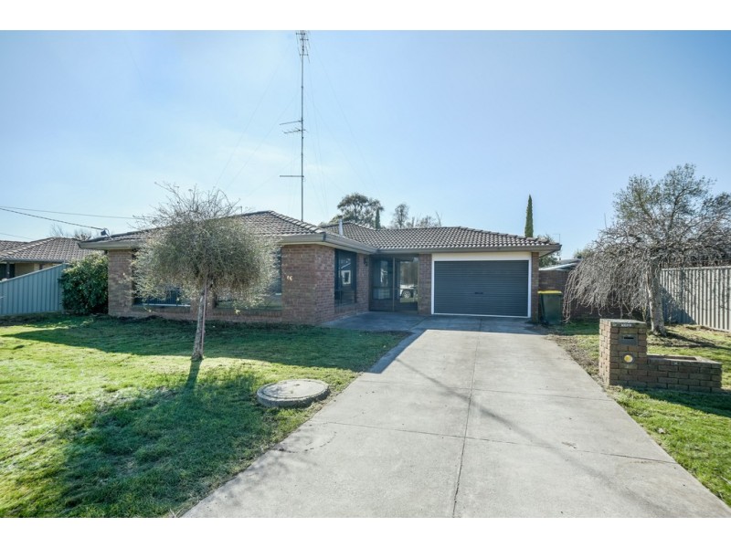 4 Webbcona Parade, Wendouree VIC 3355