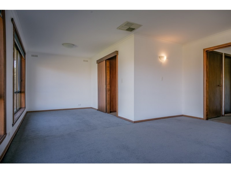 4 Webbcona Parade, Wendouree VIC 3355