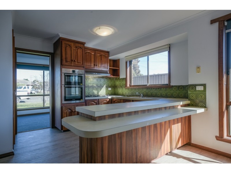 4 Webbcona Parade, Wendouree VIC 3355