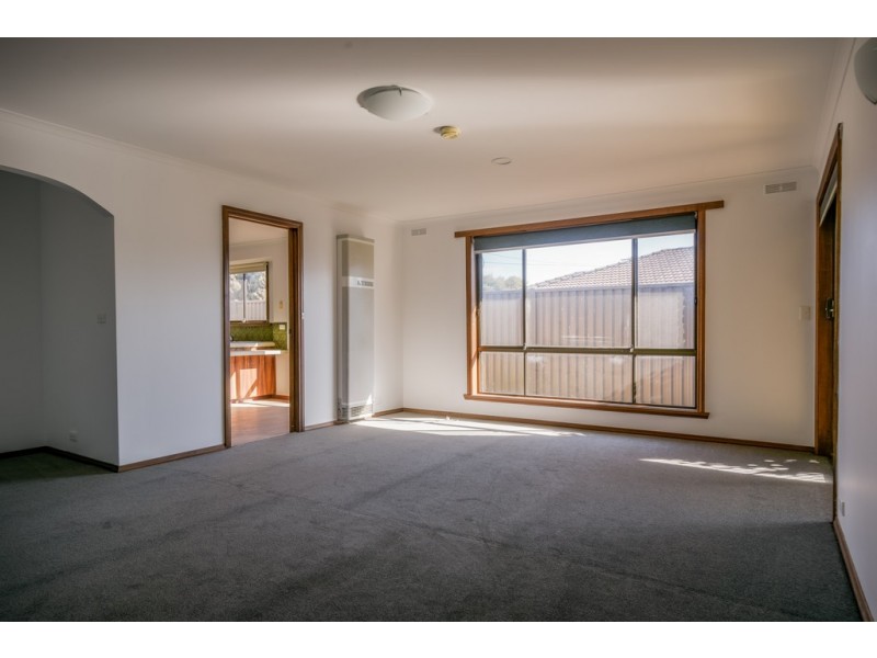 4 Webbcona Parade, Wendouree VIC 3355