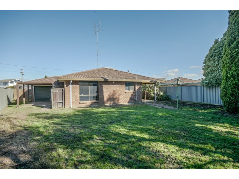 4 Webbcona Parade, Wendouree VIC 3355