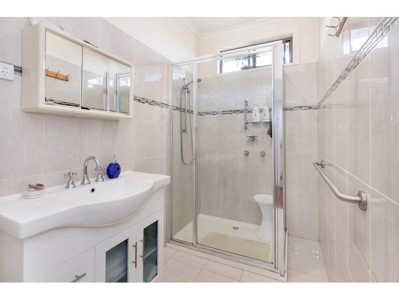 5 Violet Grove, Wendouree VIC 3355