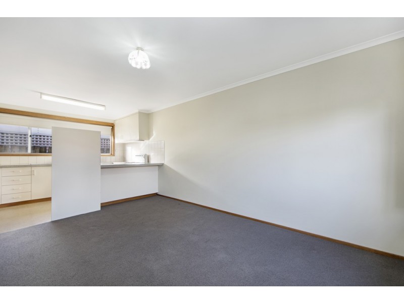 2/6 Marilyn Street, Wendouree VIC 3355