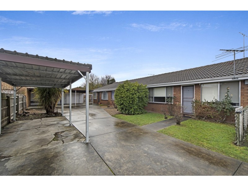 2/6 Marilyn Street, Wendouree VIC 3355