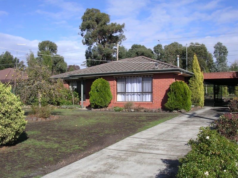 10 Melvyn Crescent, Mount Clear VIC 3350