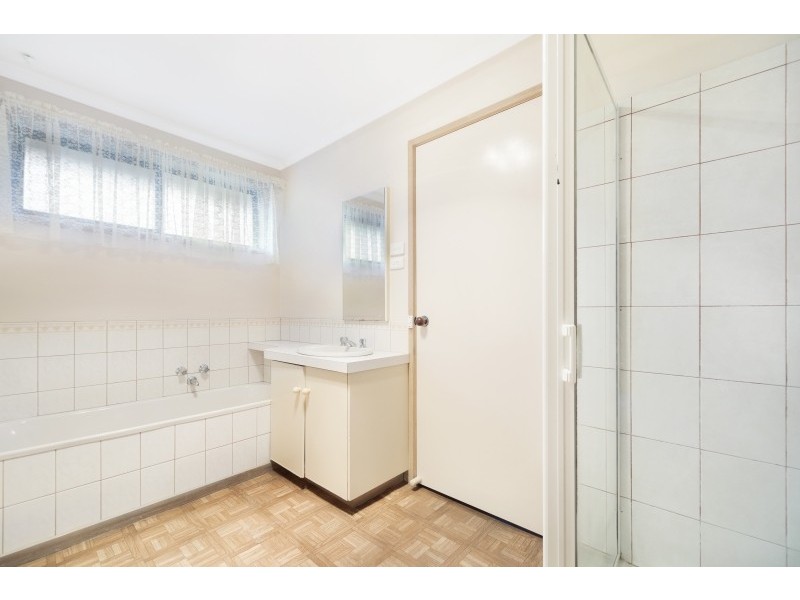 10 Melvyn Crescent, Mount Clear VIC 3350